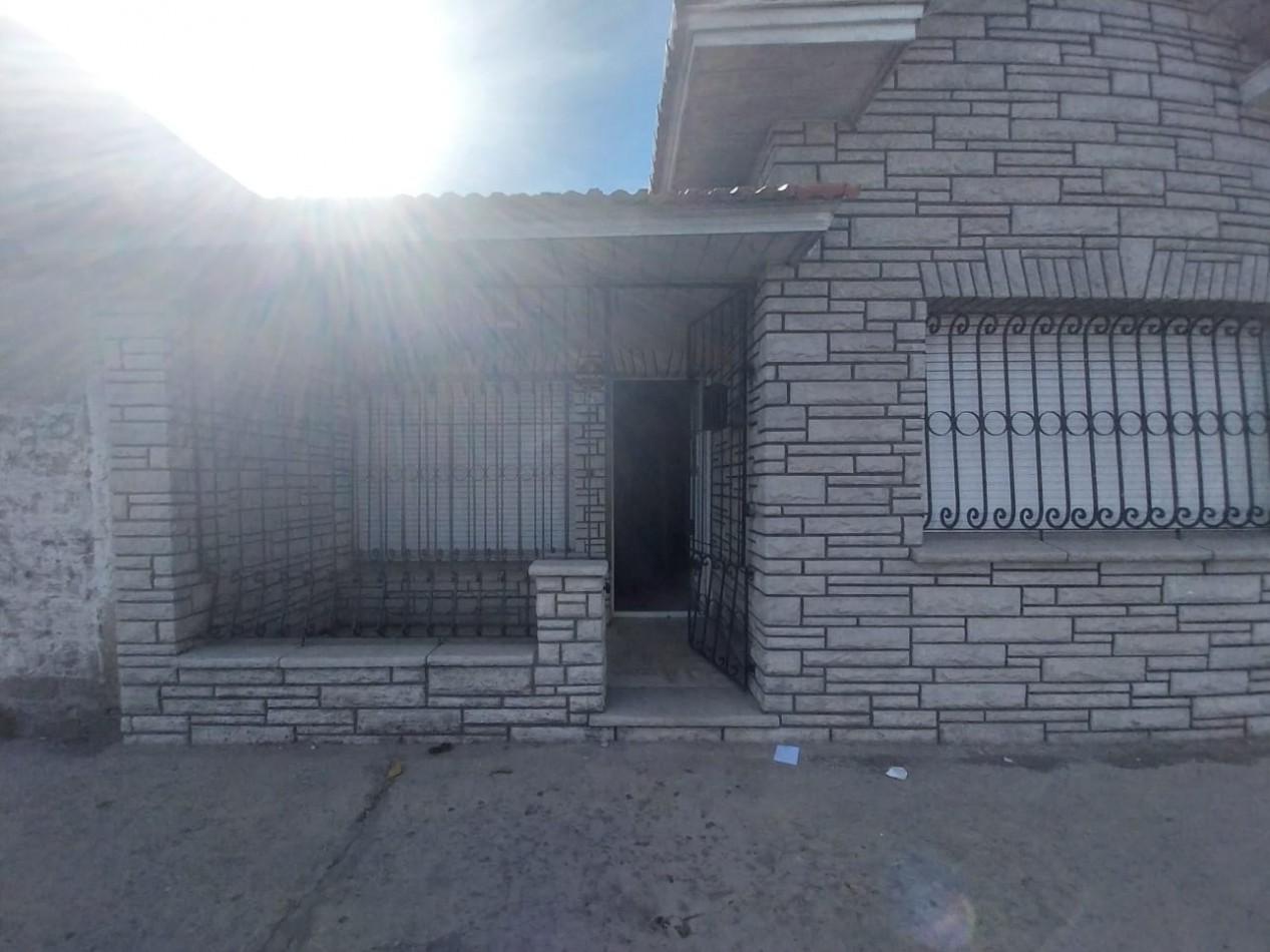 CASA EN VENTA 3 AMBIENTES CON COCHERA Y LOSA