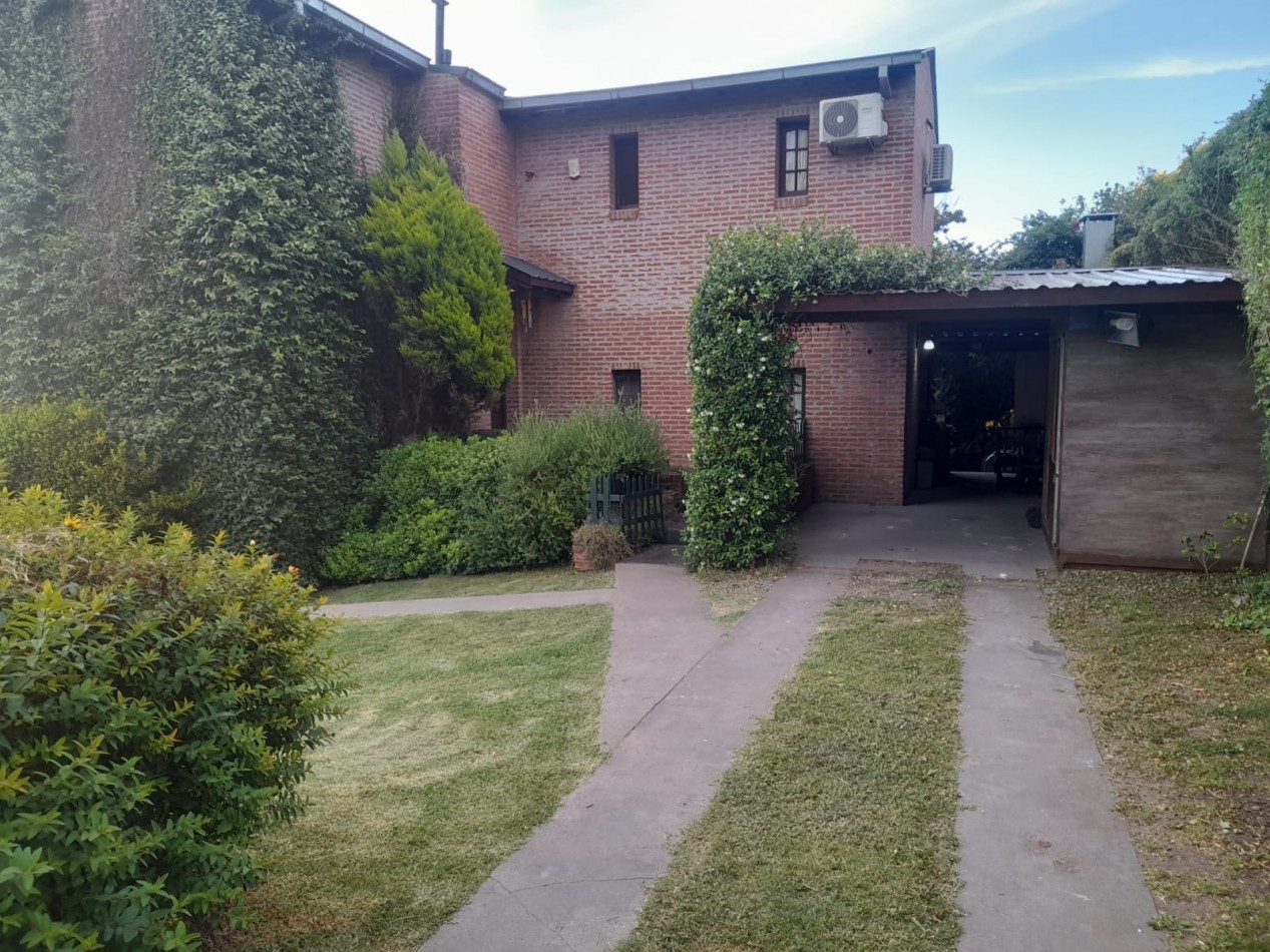Casa 5 ambientes en sierras de los padres con piscina