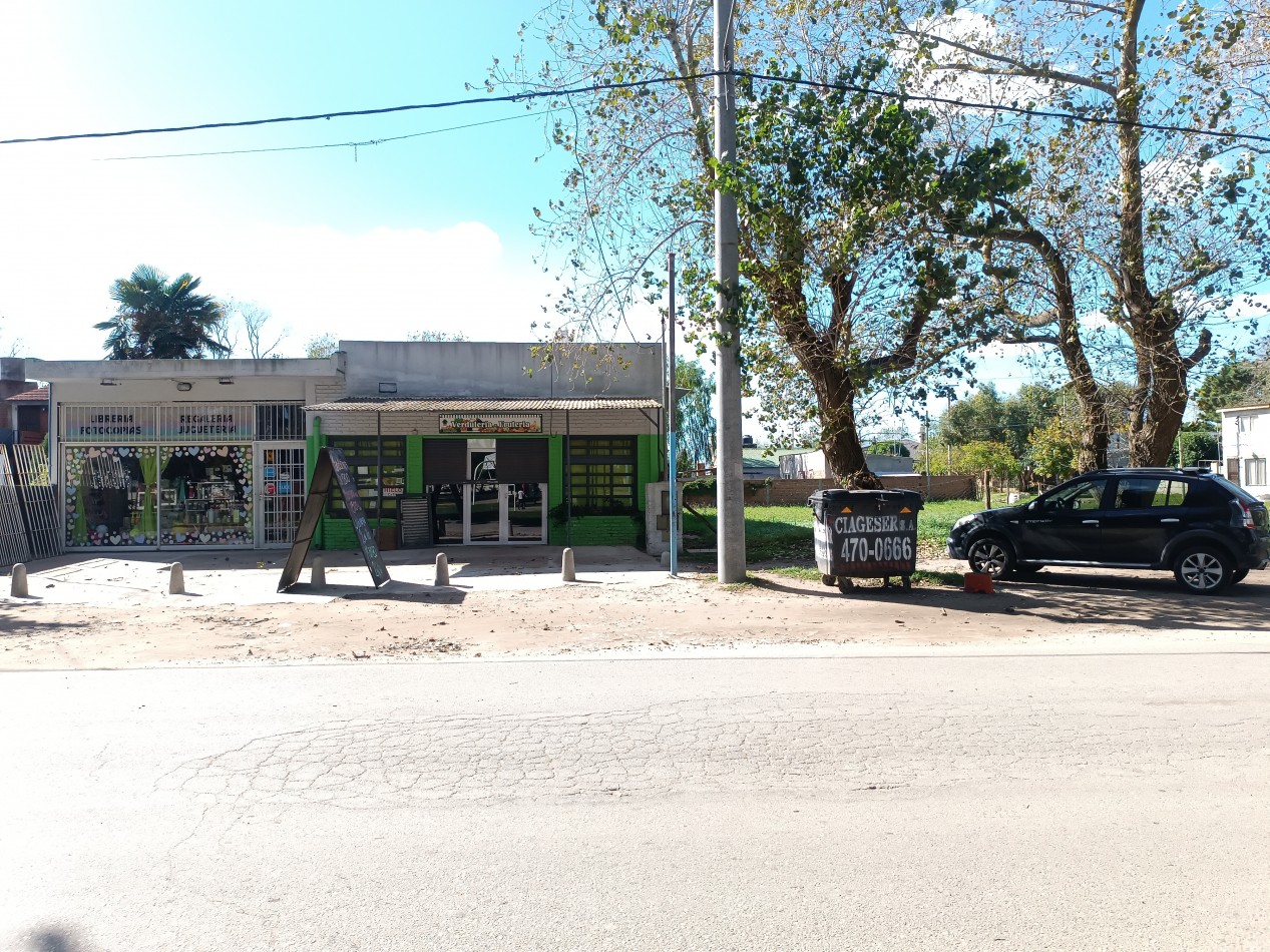 VENTA DOS LOCALES COMERCIALES SOBRE AVENIDA PRINCIPAL BARRIO FELIX CAMET