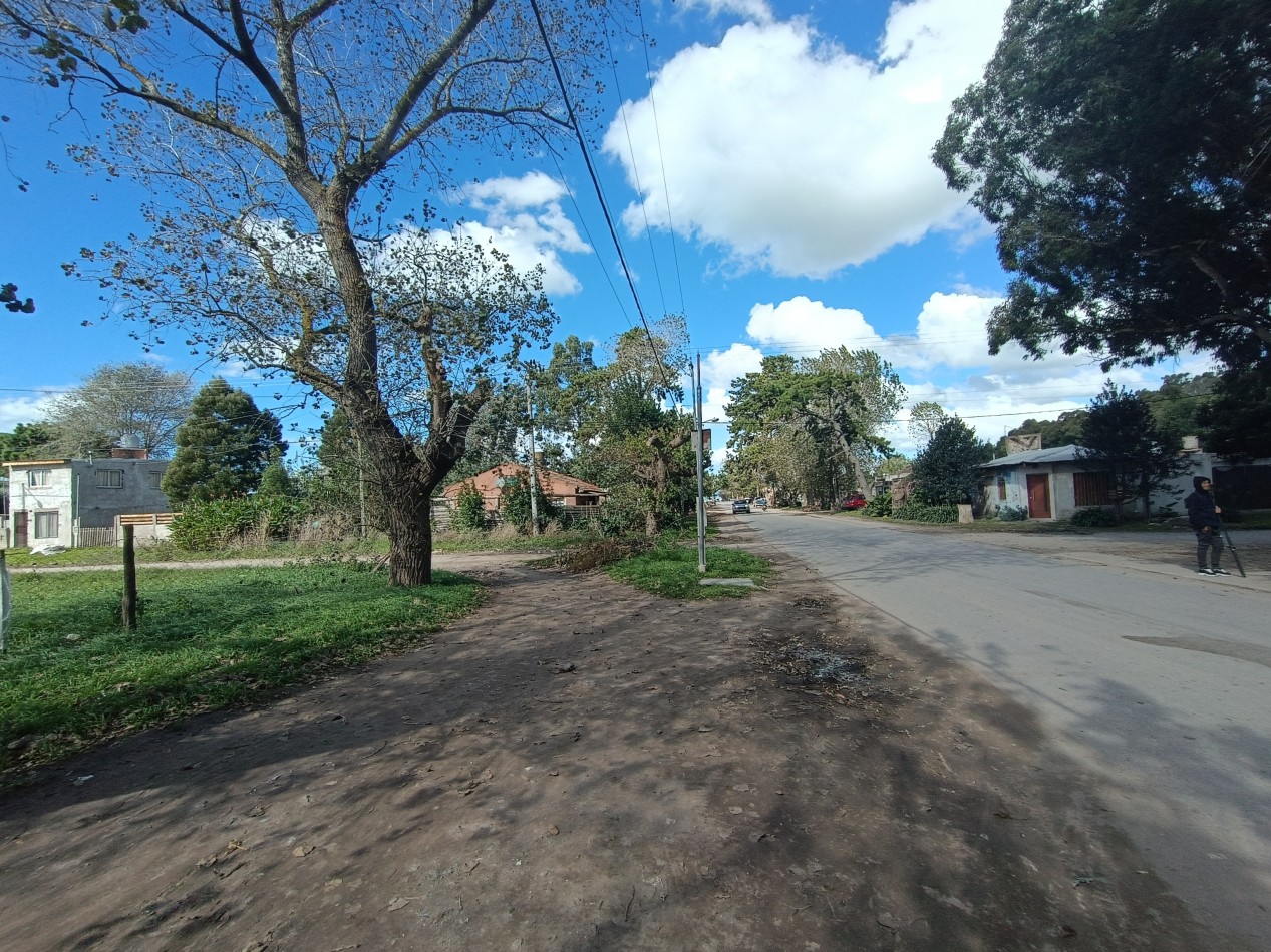 VENTA TRES LOTES EN BARRIO FELIX U CAMET A CUADRAS DE LA COSTA