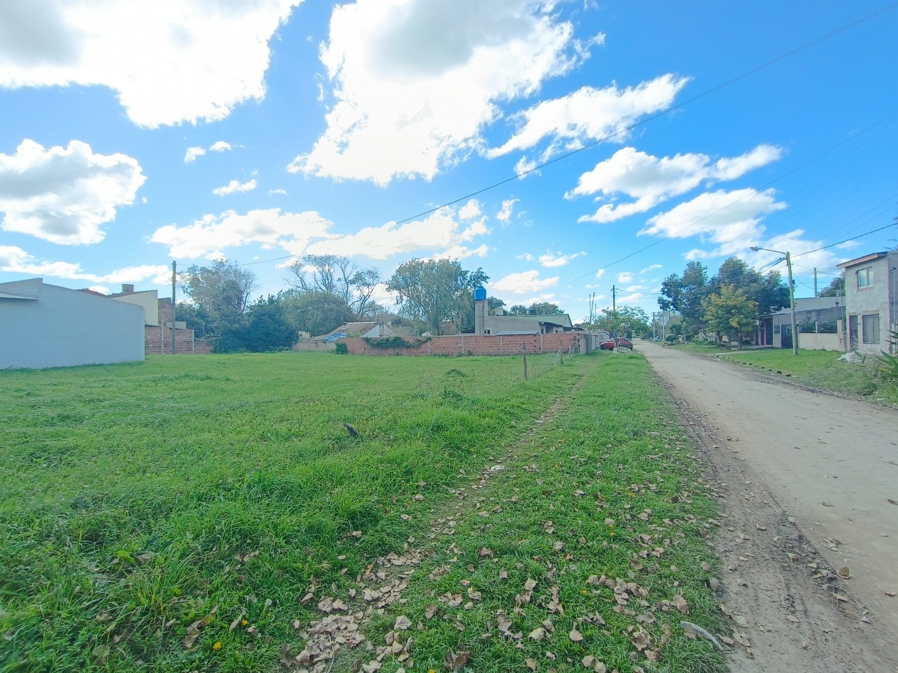 VENTA TRES LOTES EN BARRIO FELIX U CAMET A CUADRAS DE LA COSTA