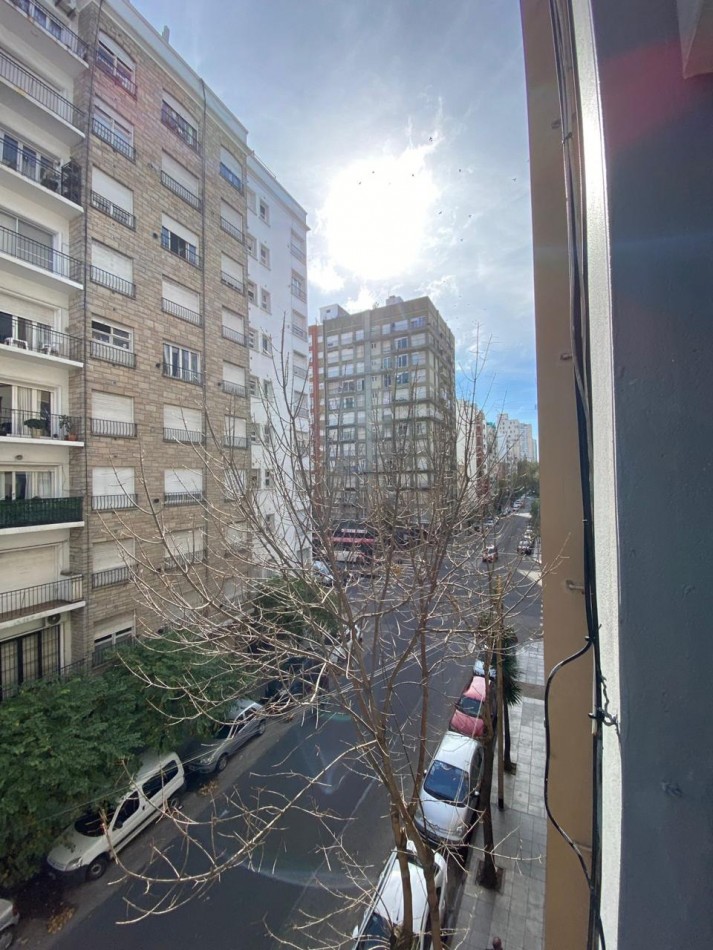 Venta Departamento 3 ambientes con balcon frances, reciclado y amoblado