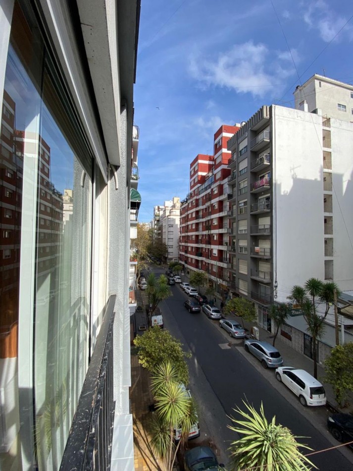 Venta Departamento 3 ambientes con balcon frances, reciclado y amoblado