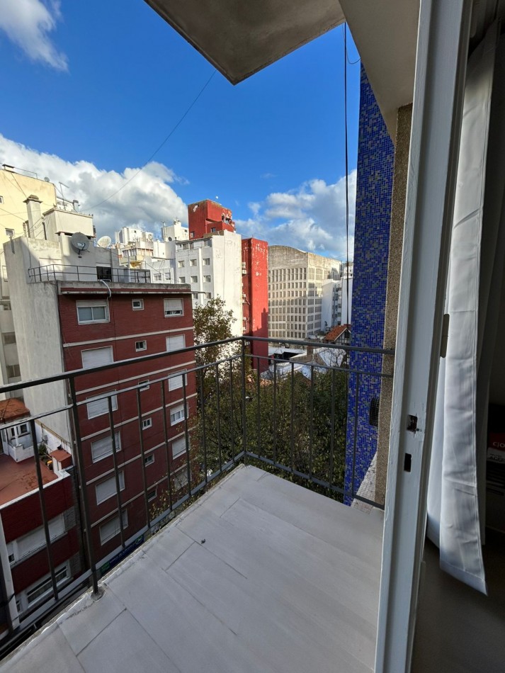 DEPARTAMENTO DOS AMBIENTES TOTALMENTE RECICLADO A LA CALLE