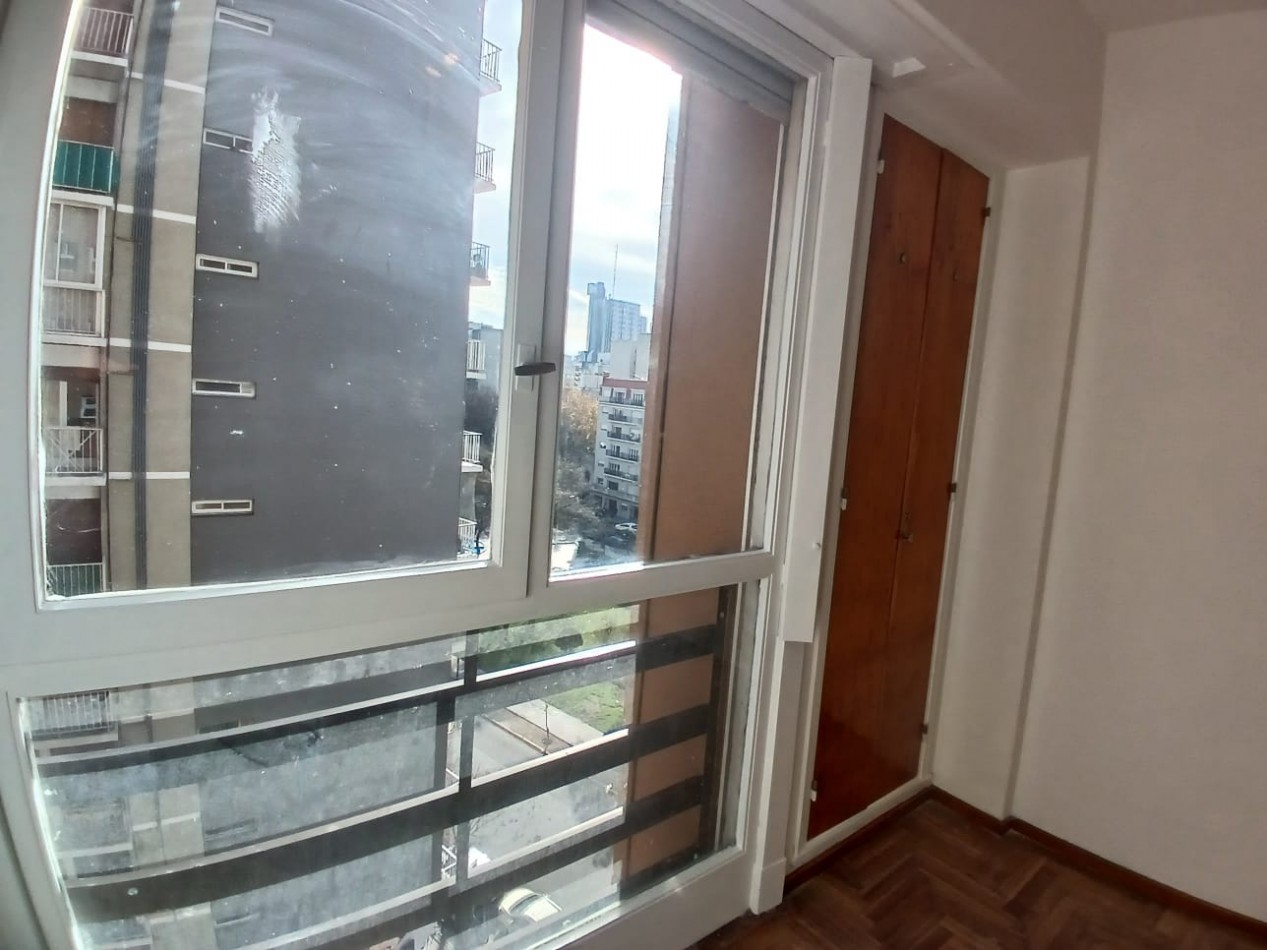 Venta Departamento 2 ambientes con balcon a la calle y cochera