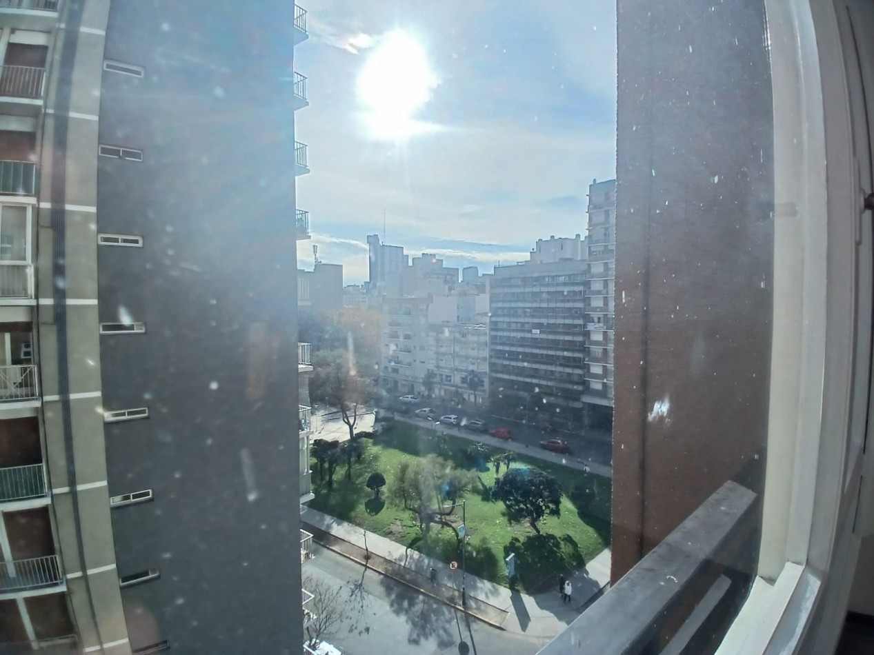 Venta Departamento 2 ambientes con balcon a la calle y cochera