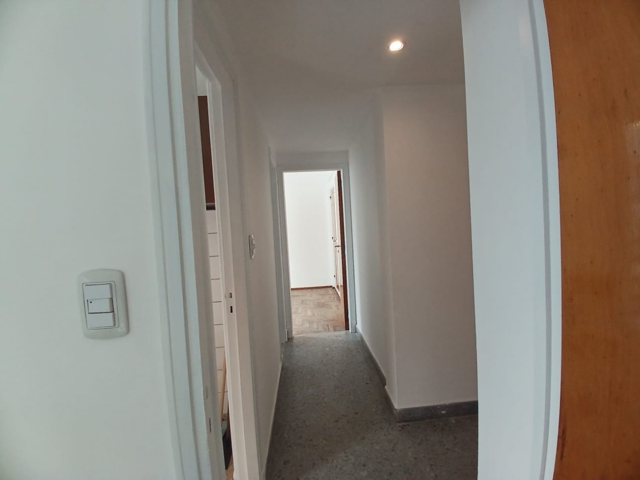 Venta Departamento 2 ambientes con balcon a la calle y cochera