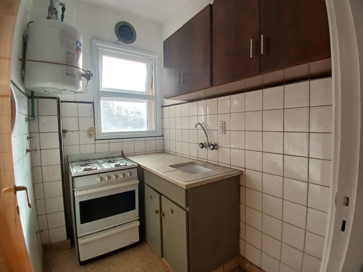 Venta Departamento 2 ambientes con balcon a la calle y cochera