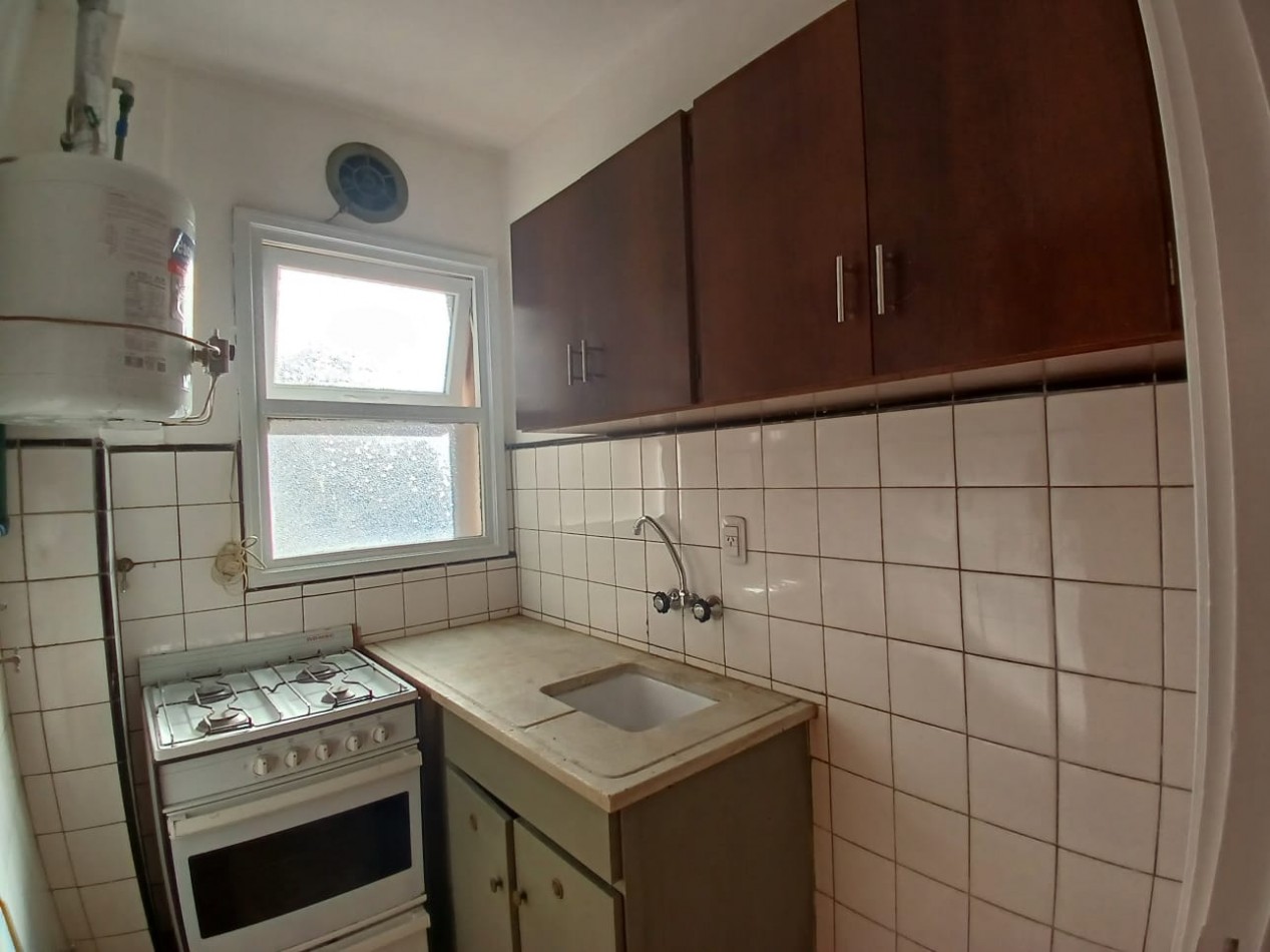 Venta Departamento 2 ambientes con balcon a la calle y cochera
