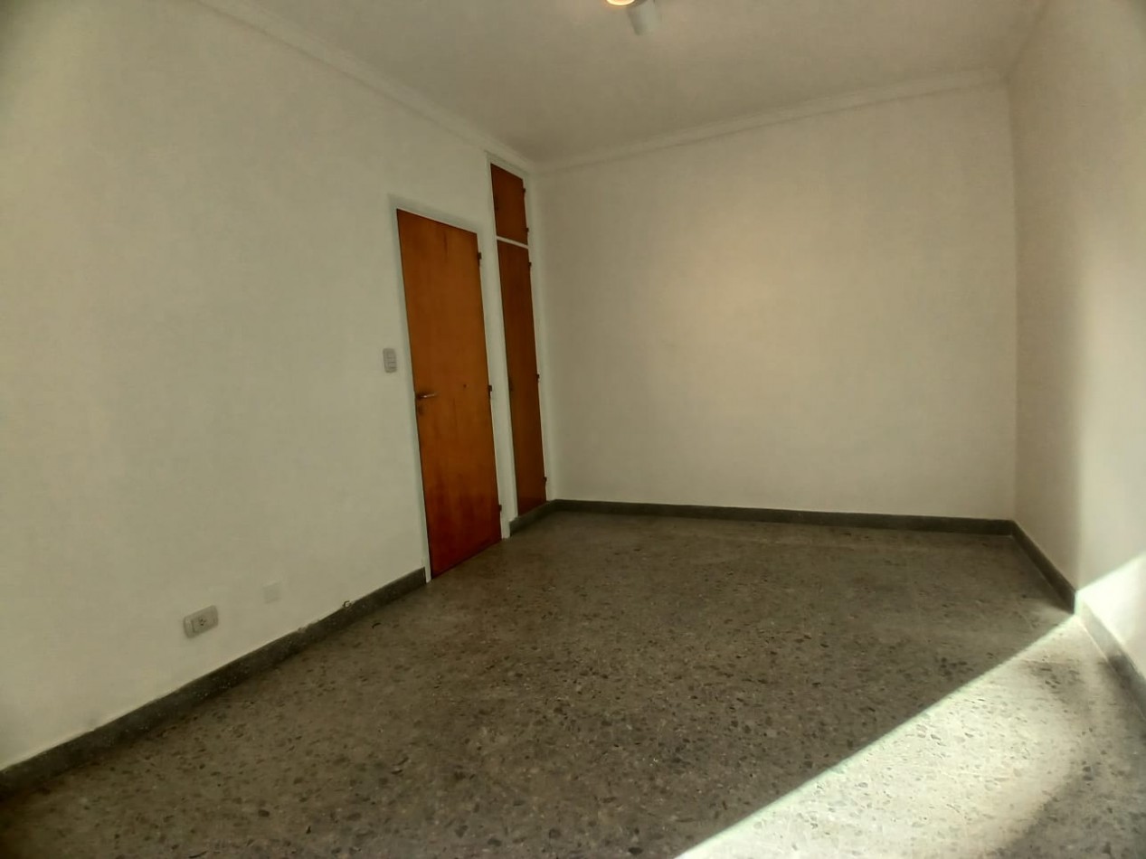 Venta Departamento 2 ambientes con balcon a la calle y cochera