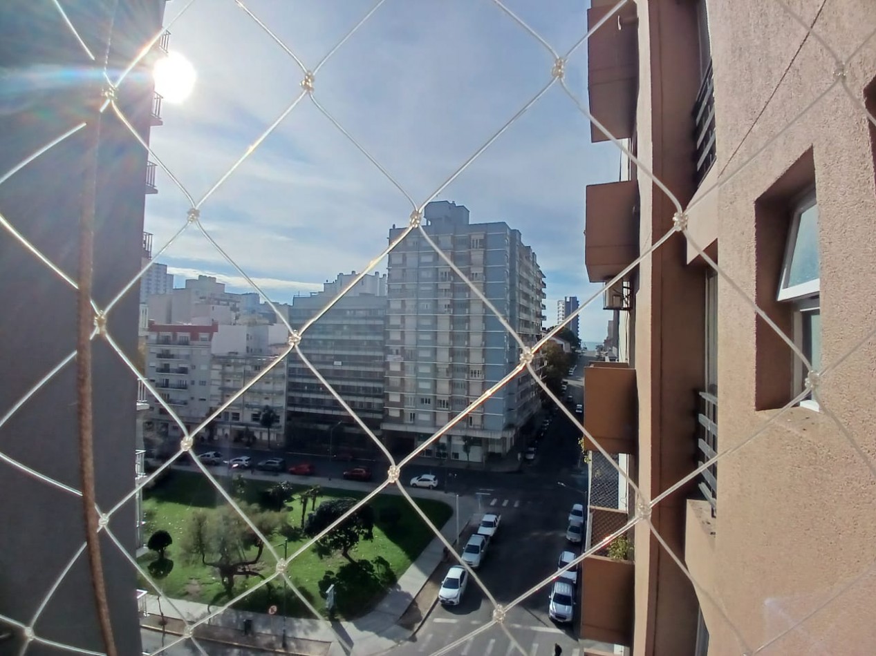 Venta Departamento 2 ambientes con balcon a la calle y cochera