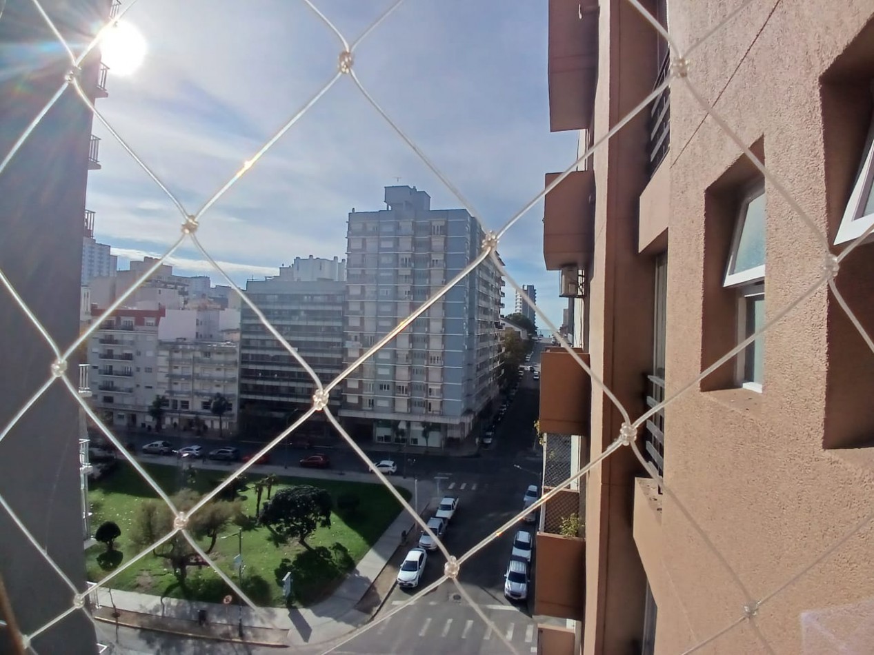 Venta Departamento 2 ambientes con balcon a la calle y cochera