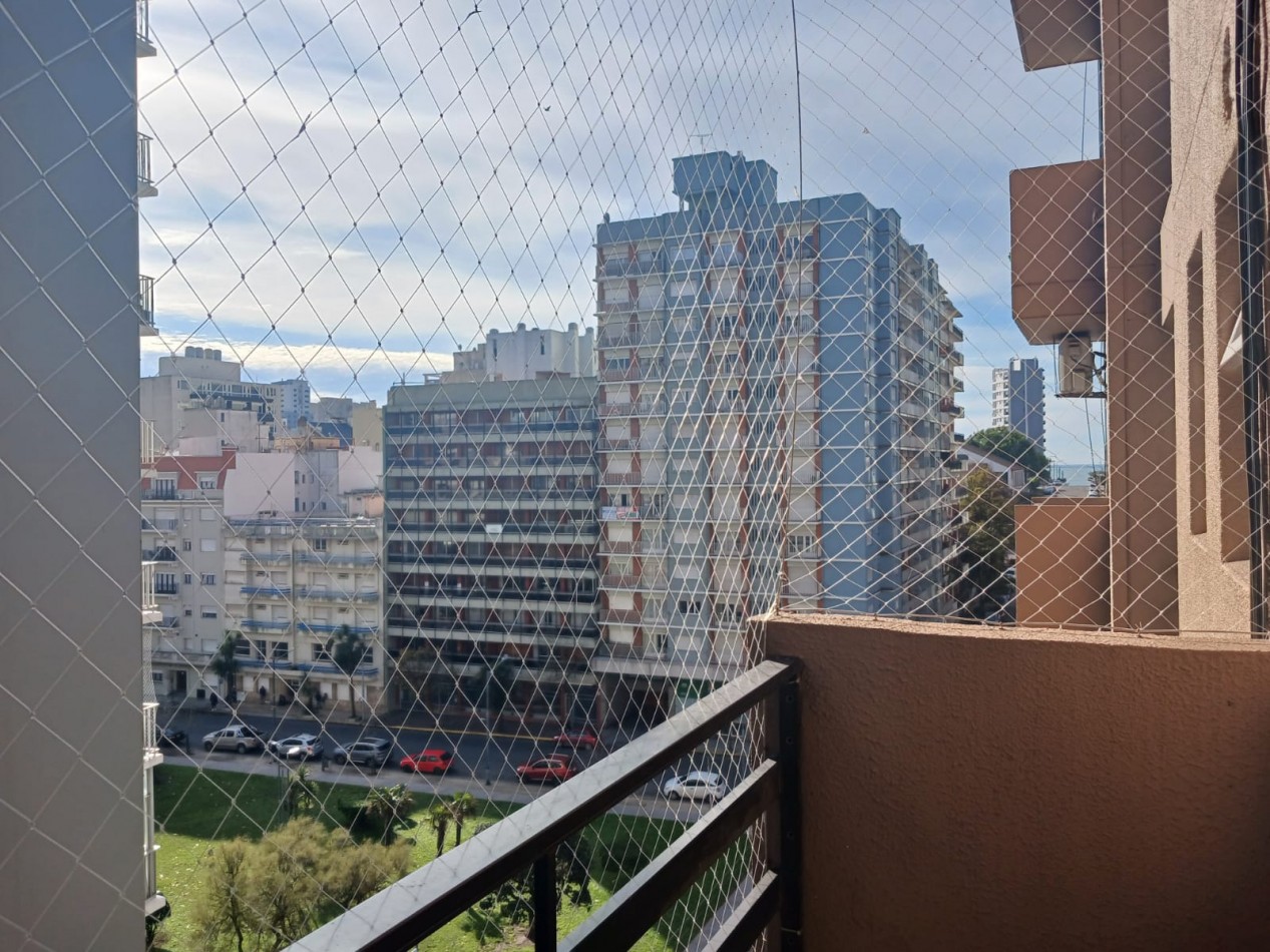 Venta Departamento 2 ambientes con balcon a la calle y cochera