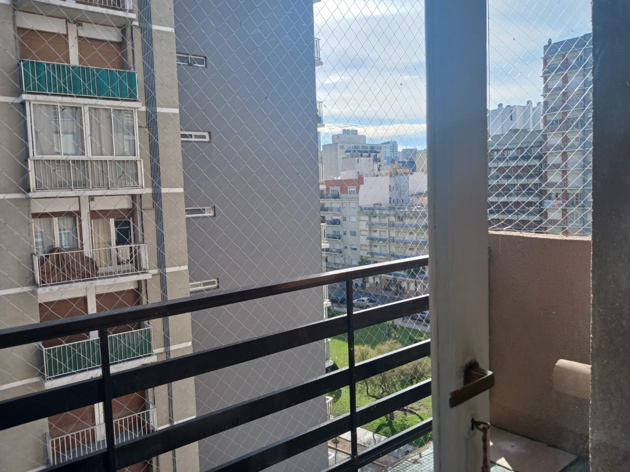 Venta Departamento 2 ambientes con balcon a la calle y cochera