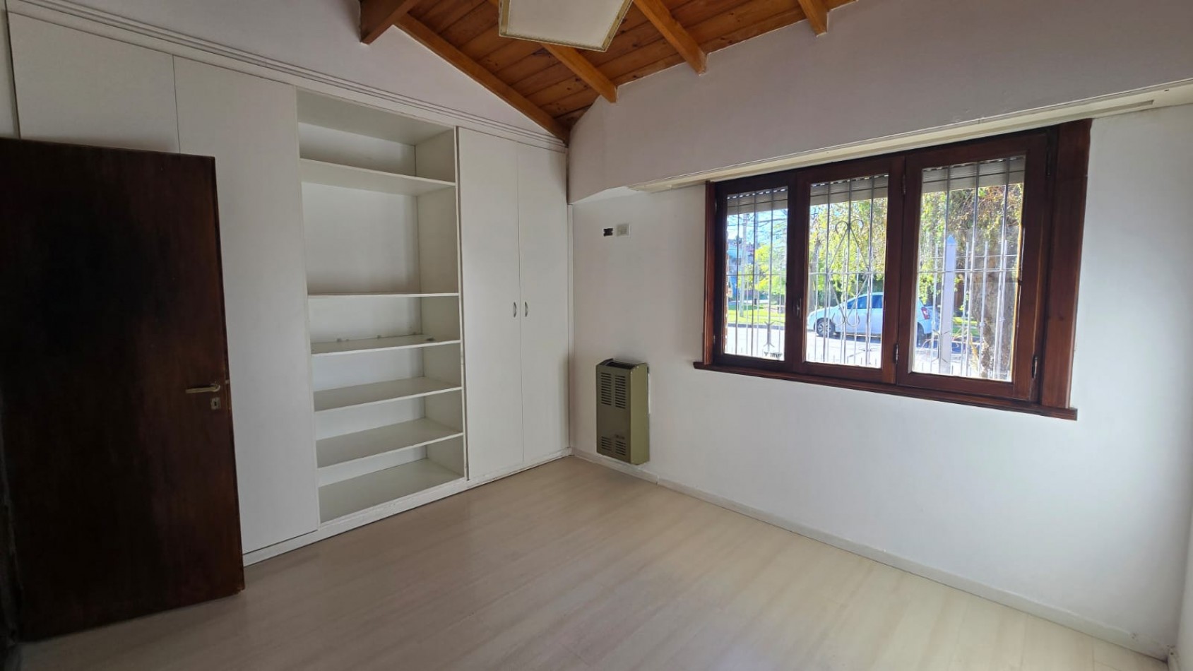 Venta casa 4 ambientes en los Pinares