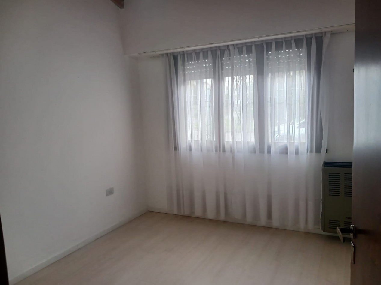 Venta casa 4 ambientes en los Pinares