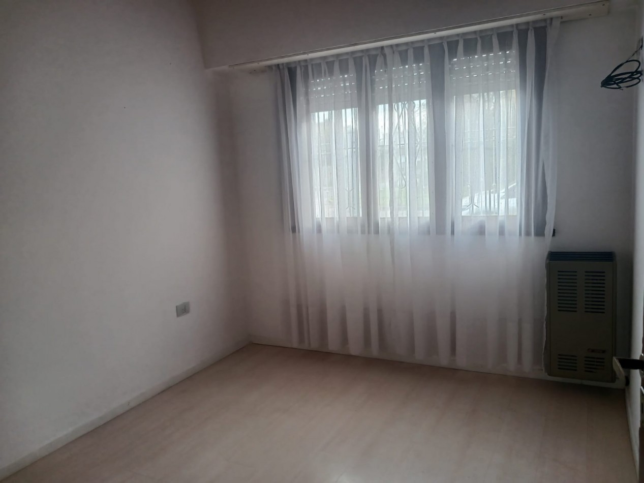 Venta casa 4 ambientes en los Pinares