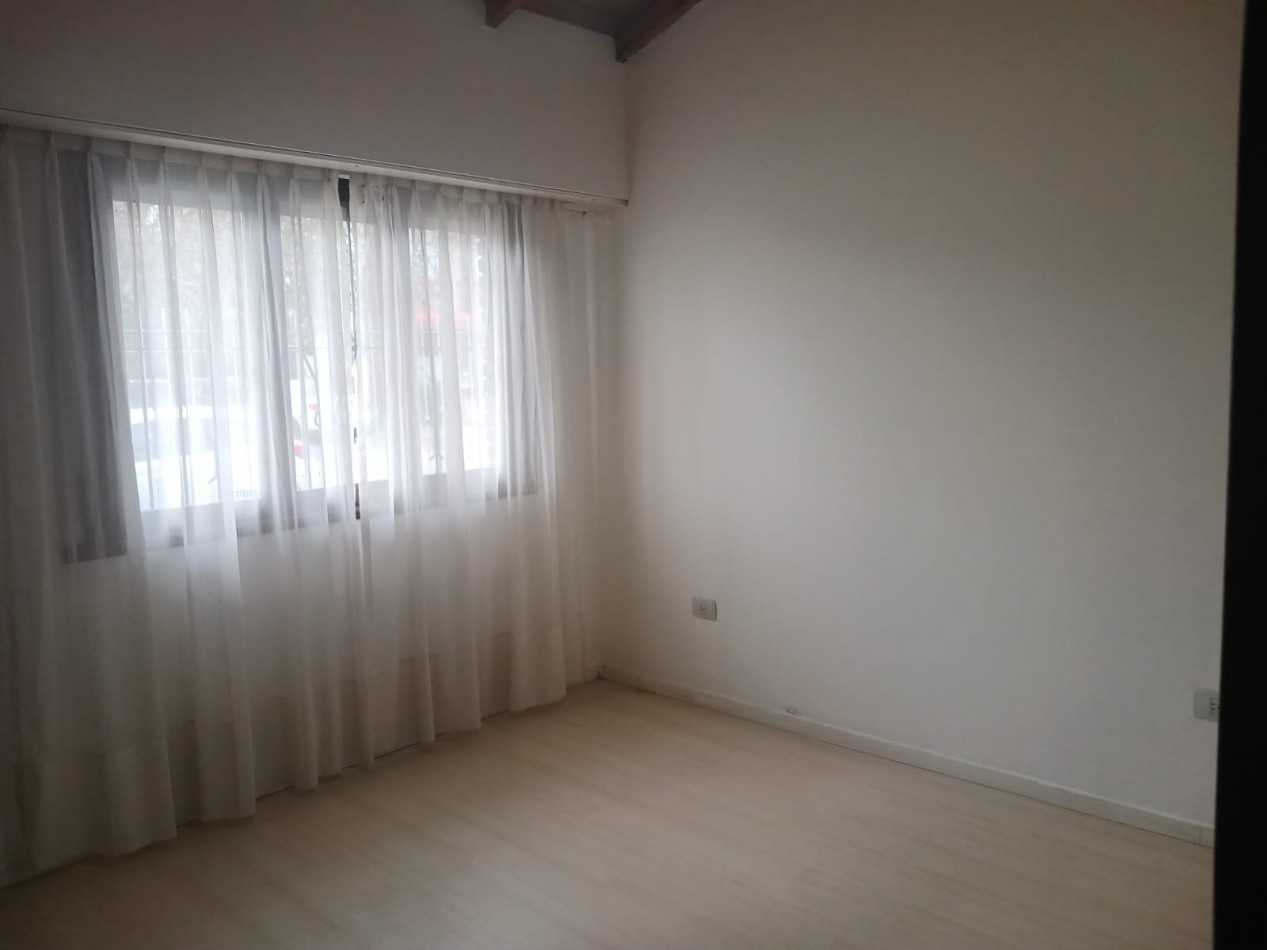 Venta casa 4 ambientes en los Pinares