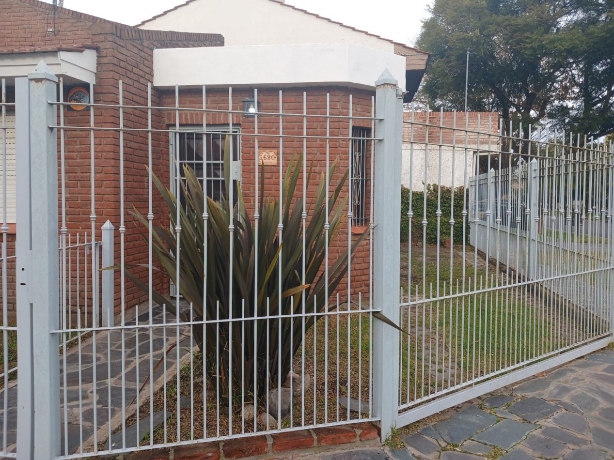 Venta casa 4 ambientes en los Pinares
