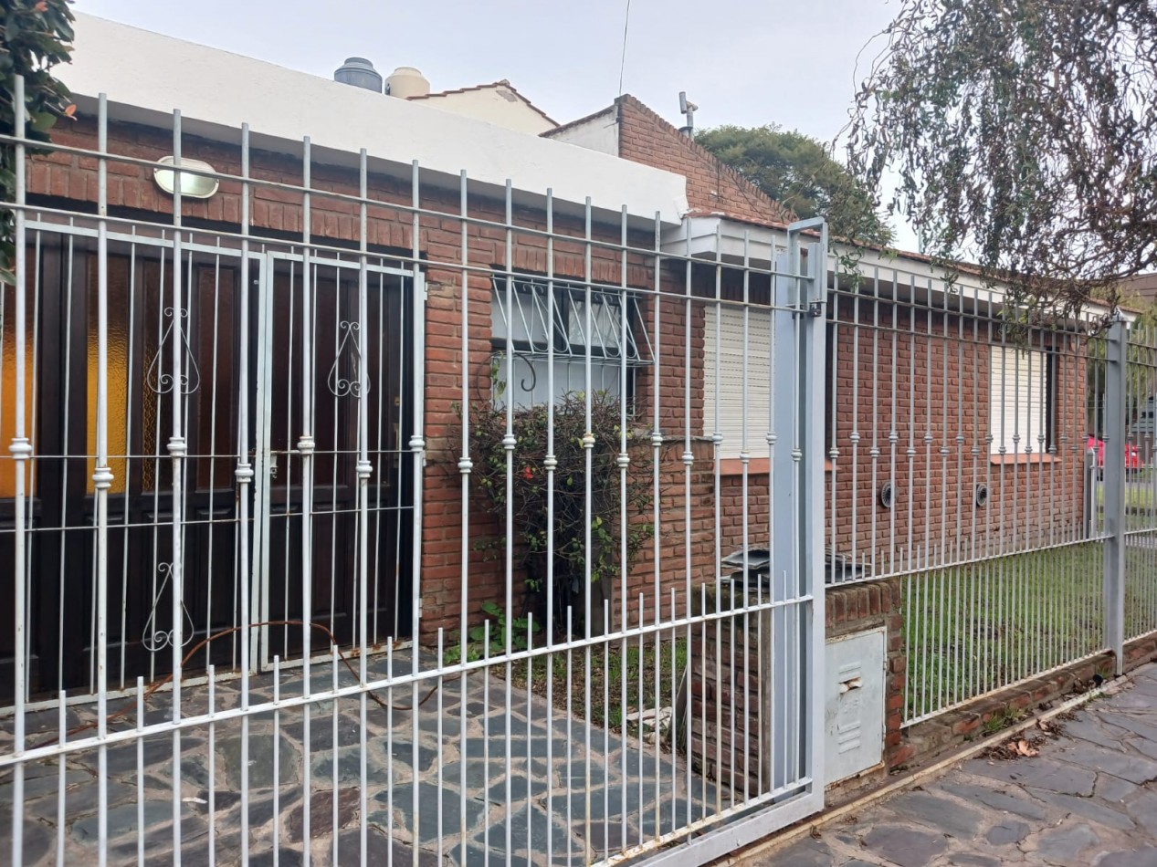 Venta casa 4 ambientes en los Pinares