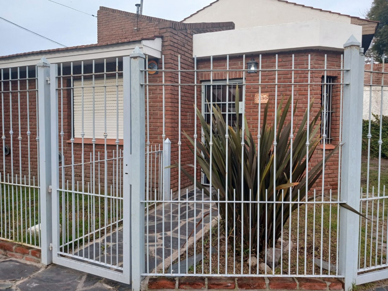 Venta casa 4 ambientes en los Pinares