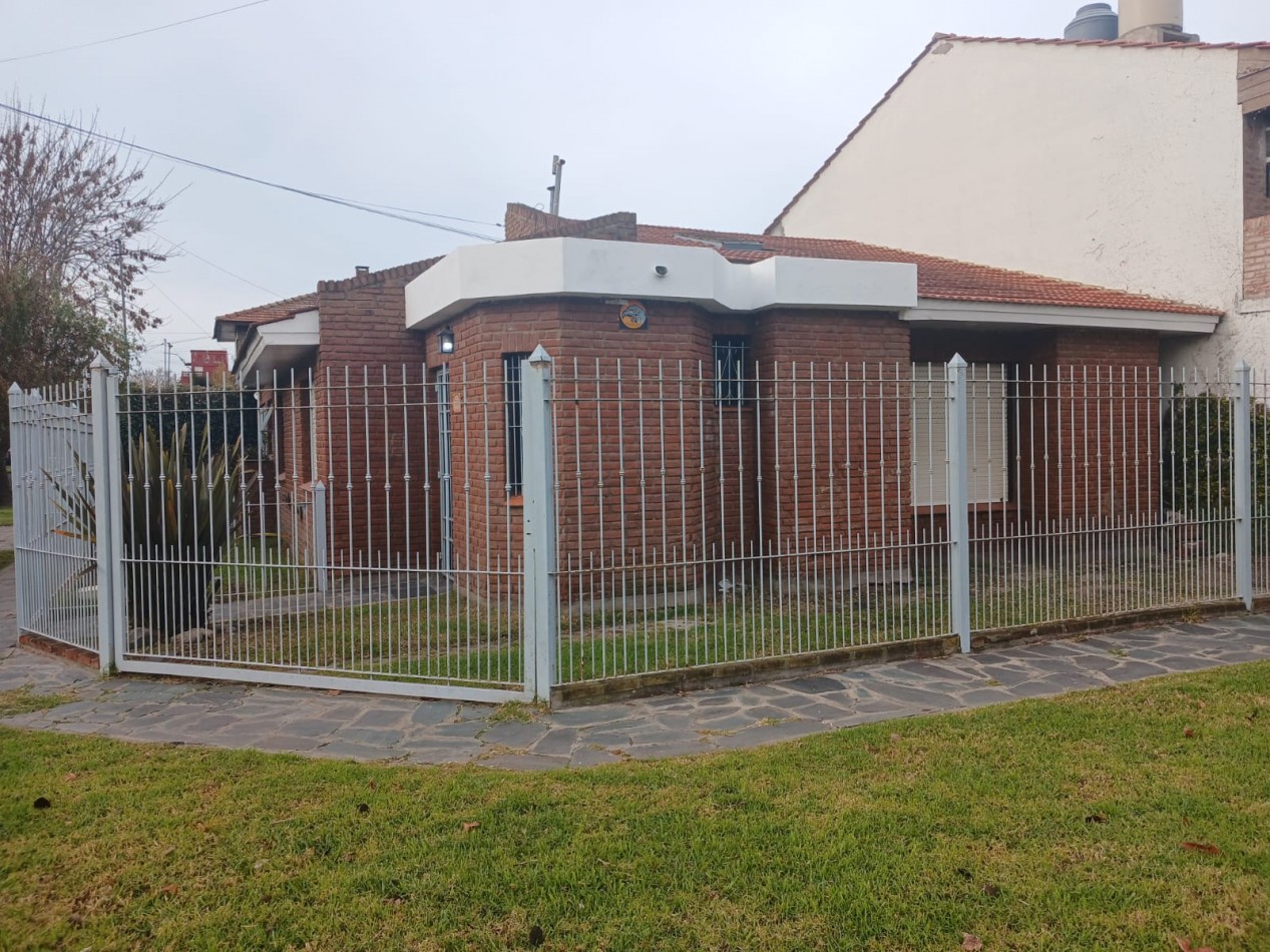 Venta casa 4 ambientes en los Pinares