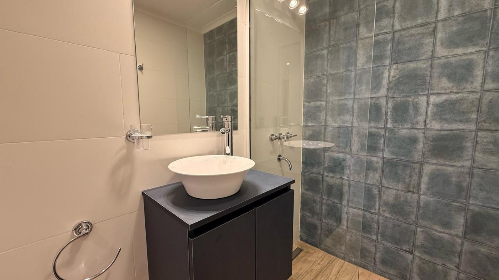 Venta Departamento 2 ambientes con balcon a la calle 