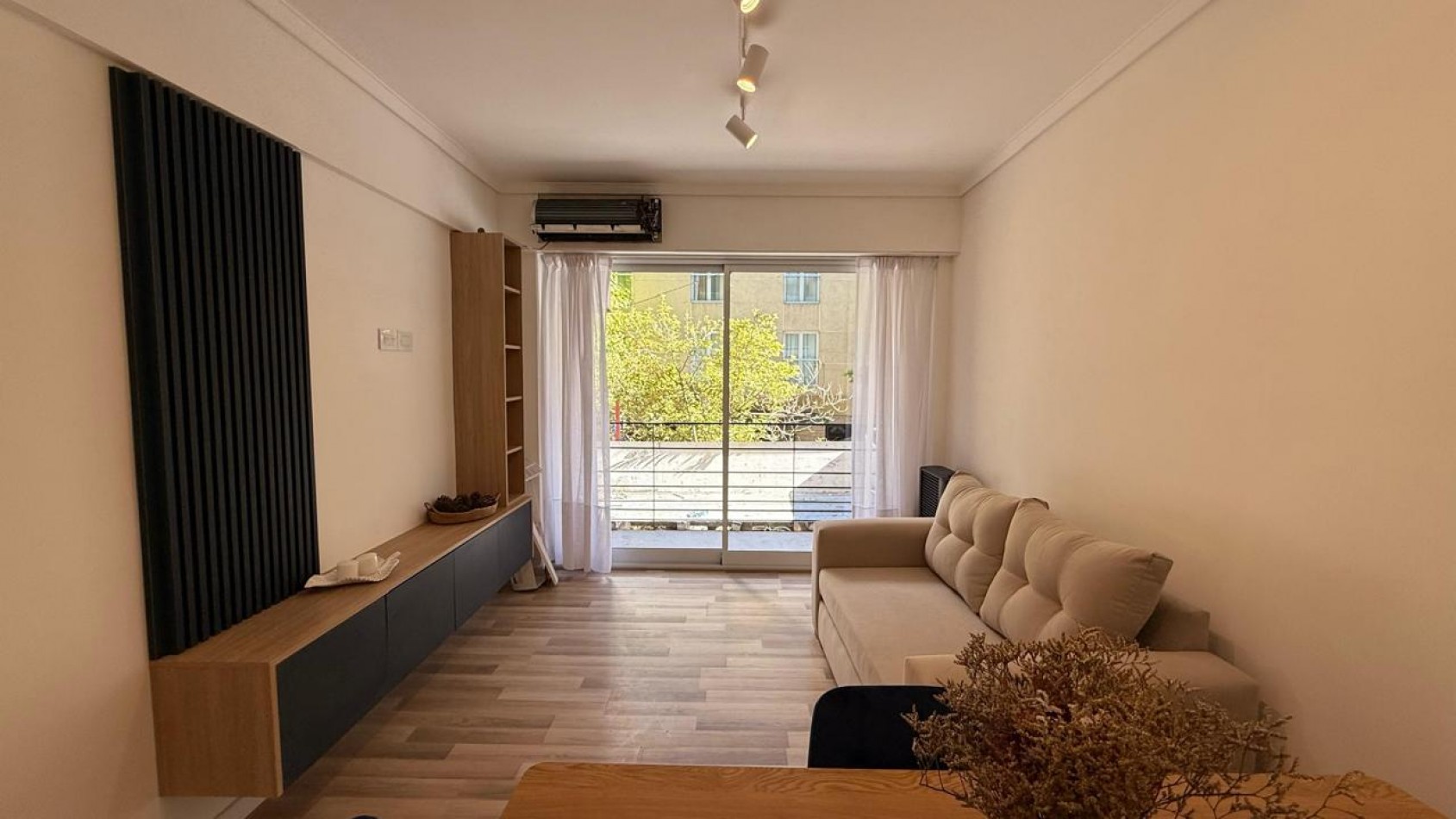 Venta Departamento 2 ambientes con balcon a la calle 