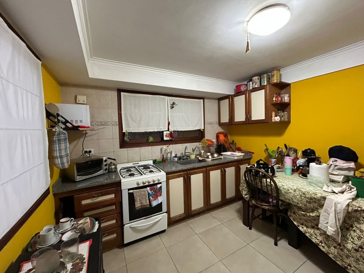 PH 4 AMBIENTES AL FRENTE CON COCHERA Y PATIO APTO CREDITO.