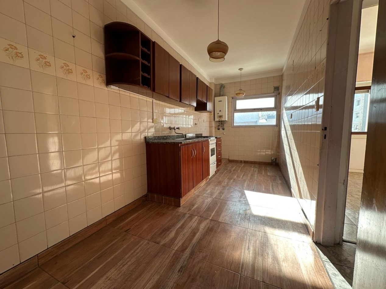 VENTA DEPARTAMENTO 2 AMBIENTES CON BALCON ZONA CENTRO MUY LUMINOSO