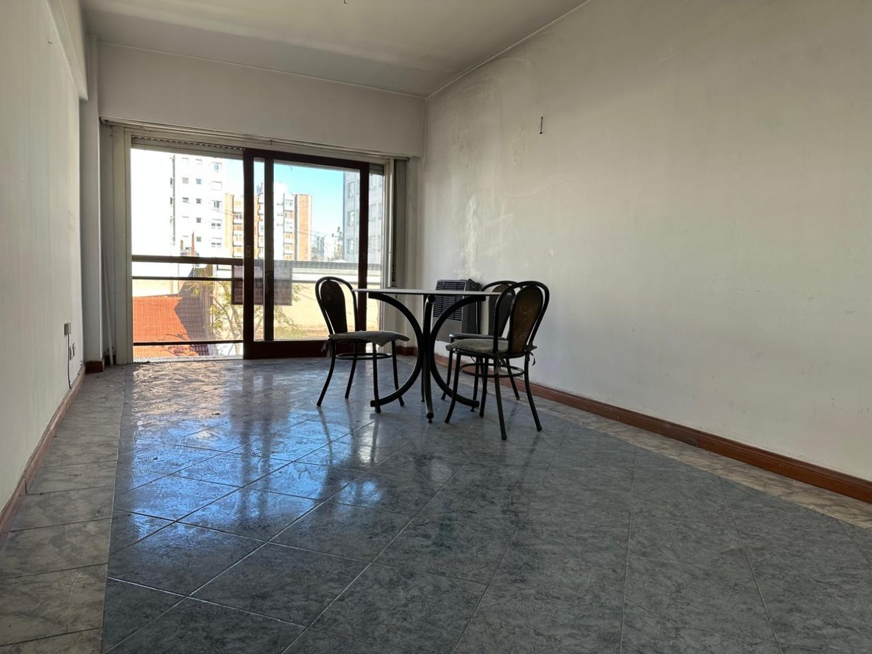 VENTA DEPARTAMENTO 2 AMBIENTES CON BALCON ZONA CENTRO MUY LUMINOSO