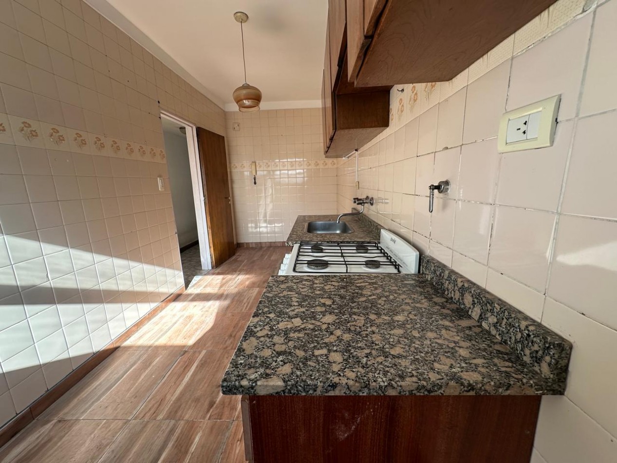 VENTA DEPARTAMENTO 2 AMBIENTES CON BALCON ZONA CENTRO MUY LUMINOSO