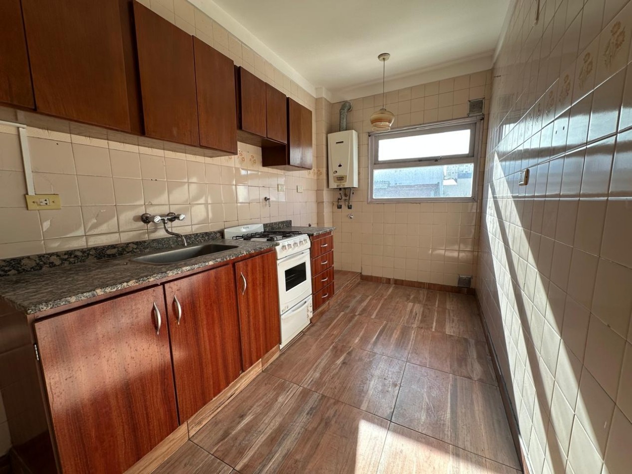 VENTA DEPARTAMENTO 2 AMBIENTES CON BALCON ZONA CENTRO MUY LUMINOSO