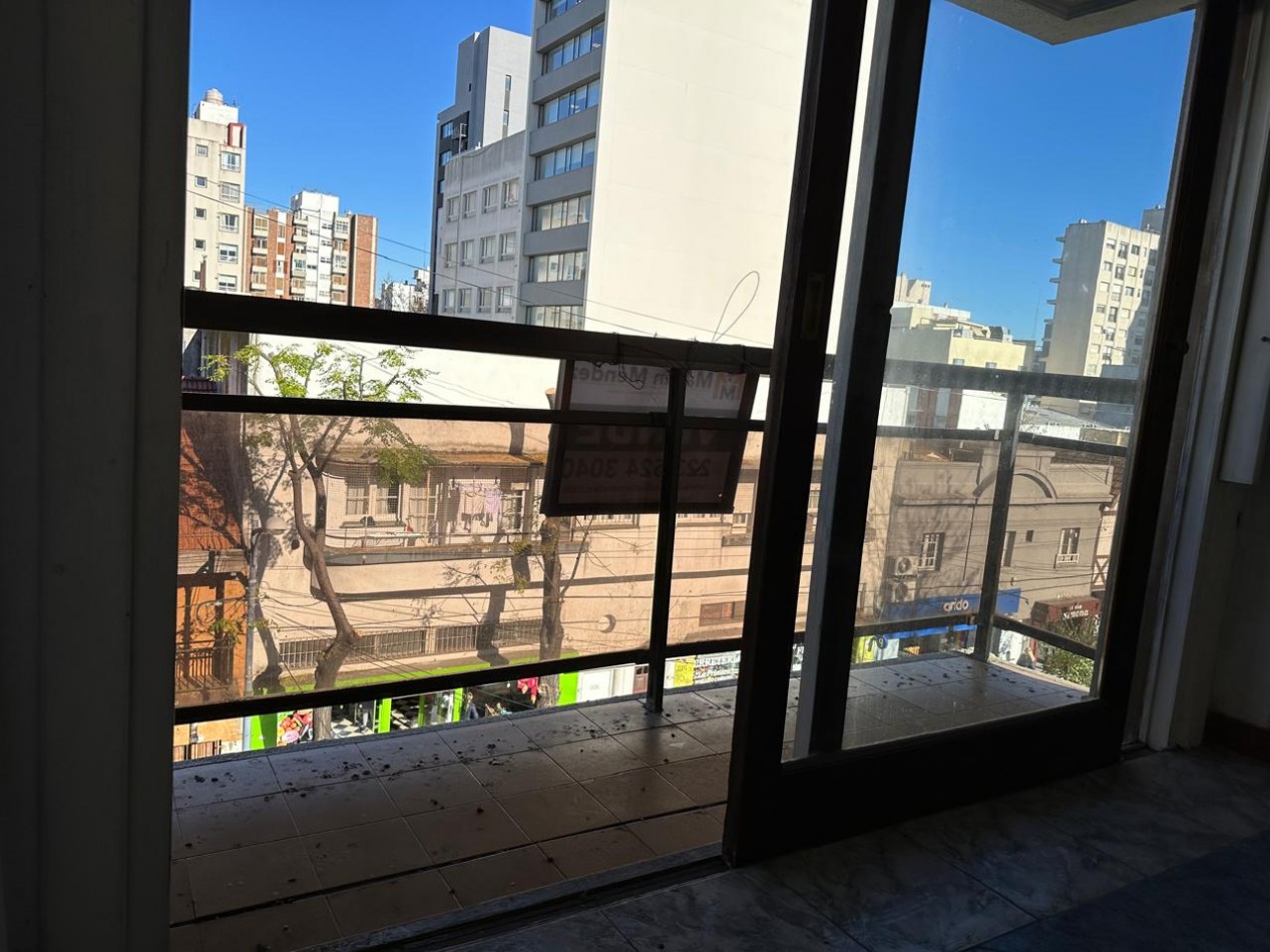 VENTA DEPARTAMENTO 2 AMBIENTES CON BALCON ZONA CENTRO MUY LUMINOSO