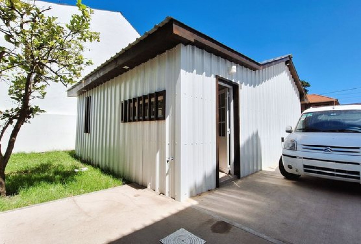 Venta Casa 4 amb estrenar quincho y parque Zona  Colinas
