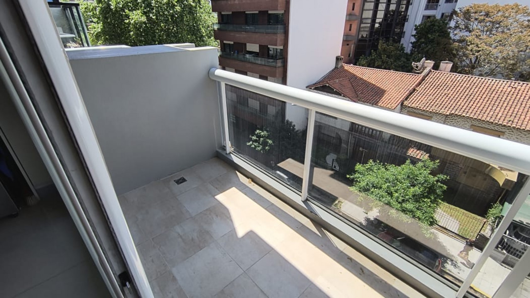 Departamento 3 Ambientes, con cochera y bauler,  Zona Plaza Mitre.