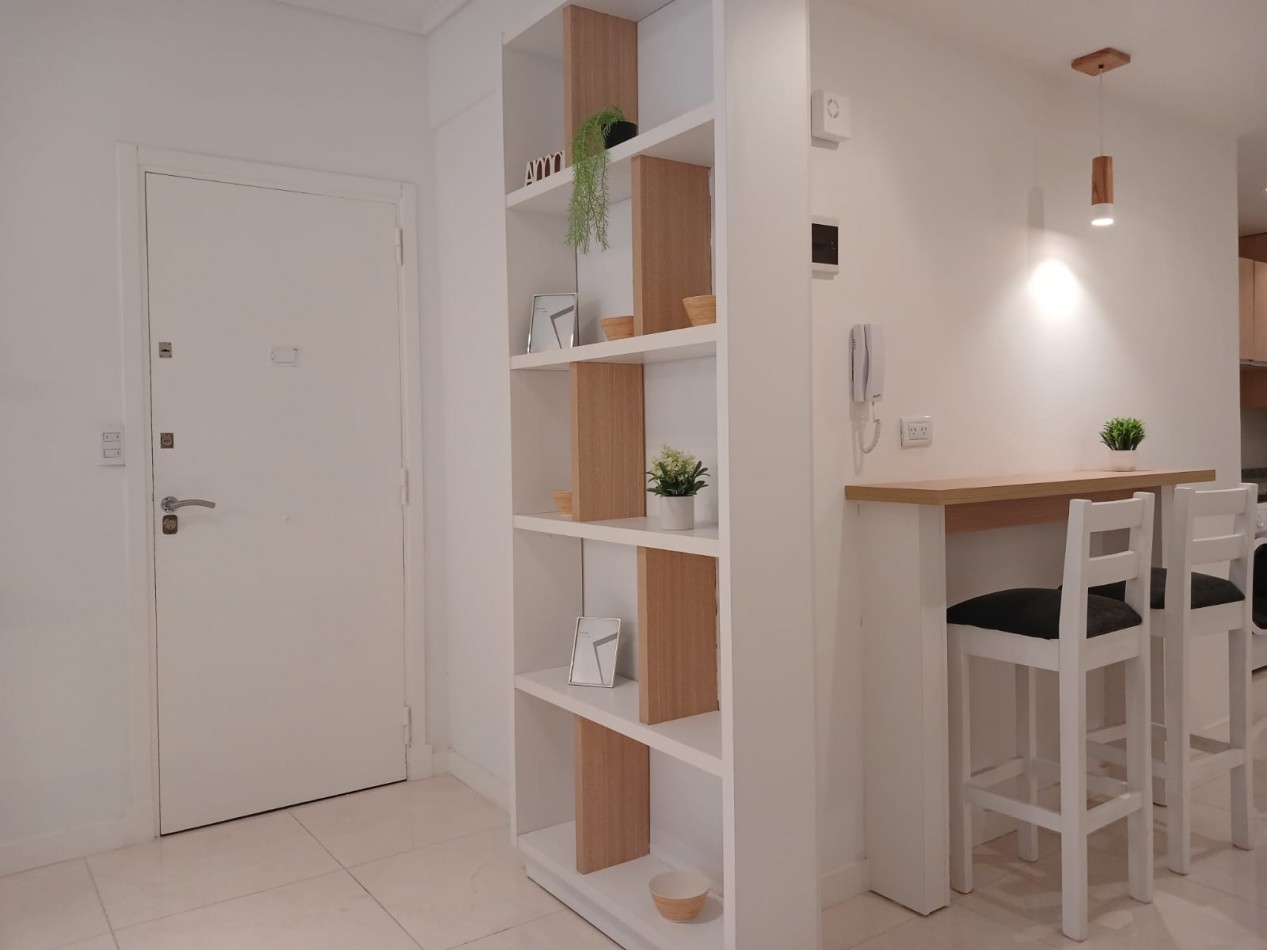 Venta Departamento 3 ambientes a la calle reciclado y amoblado, Plaza Colon 