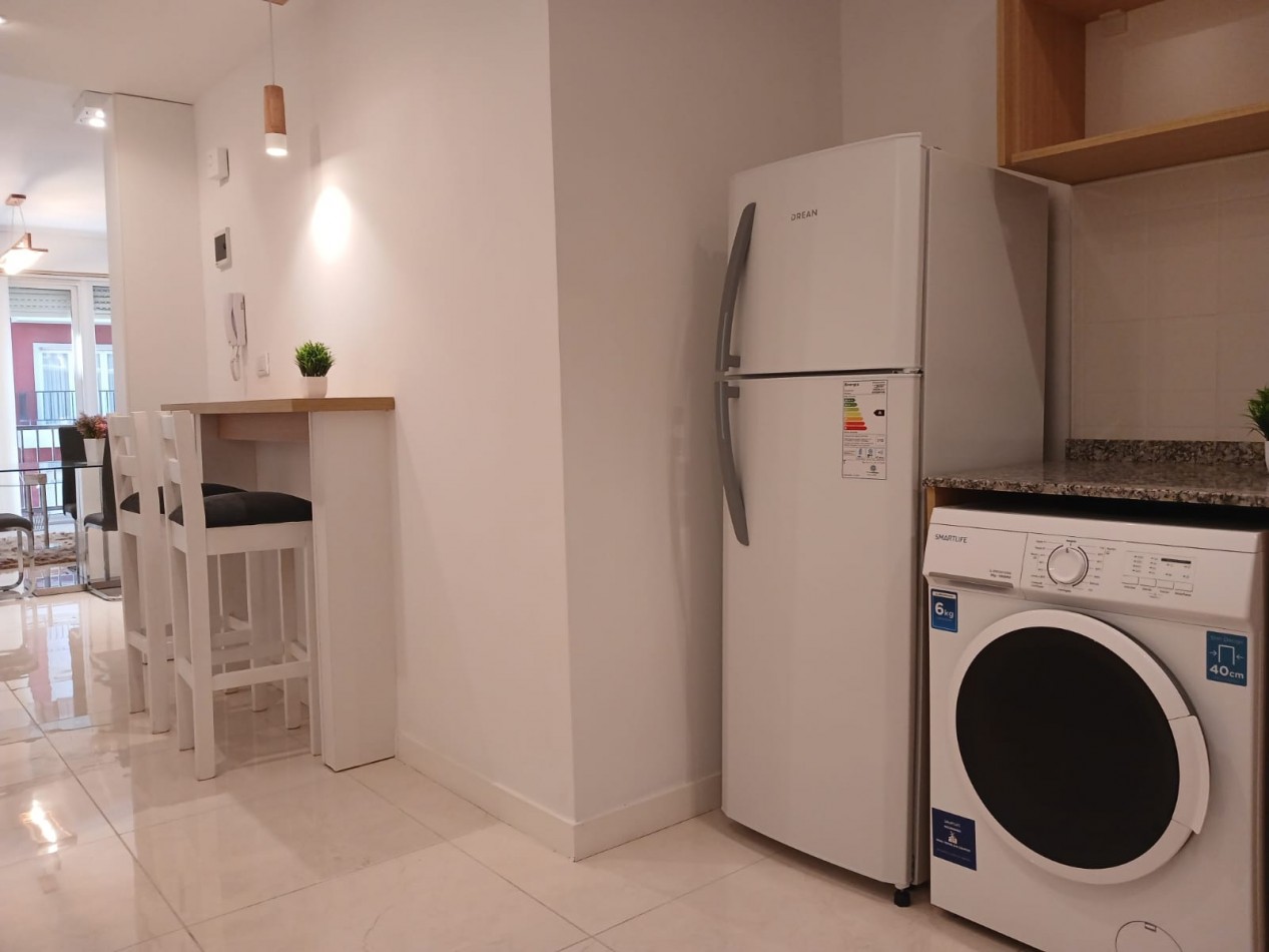 Venta Departamento 3 ambientes a la calle reciclado y amoblado, Plaza Colon 