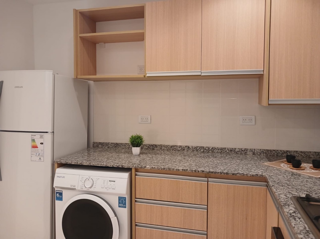 Venta Departamento 3 ambientes a la calle reciclado y amoblado, Plaza Colon 