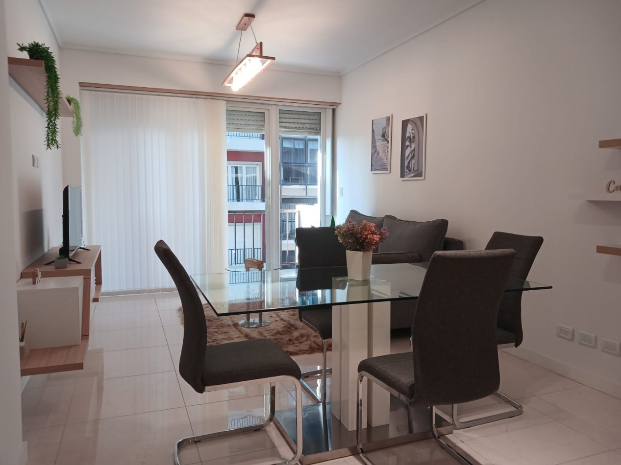 Venta Departamento 3 ambientes a la calle reciclado y amoblado, Plaza Colon 