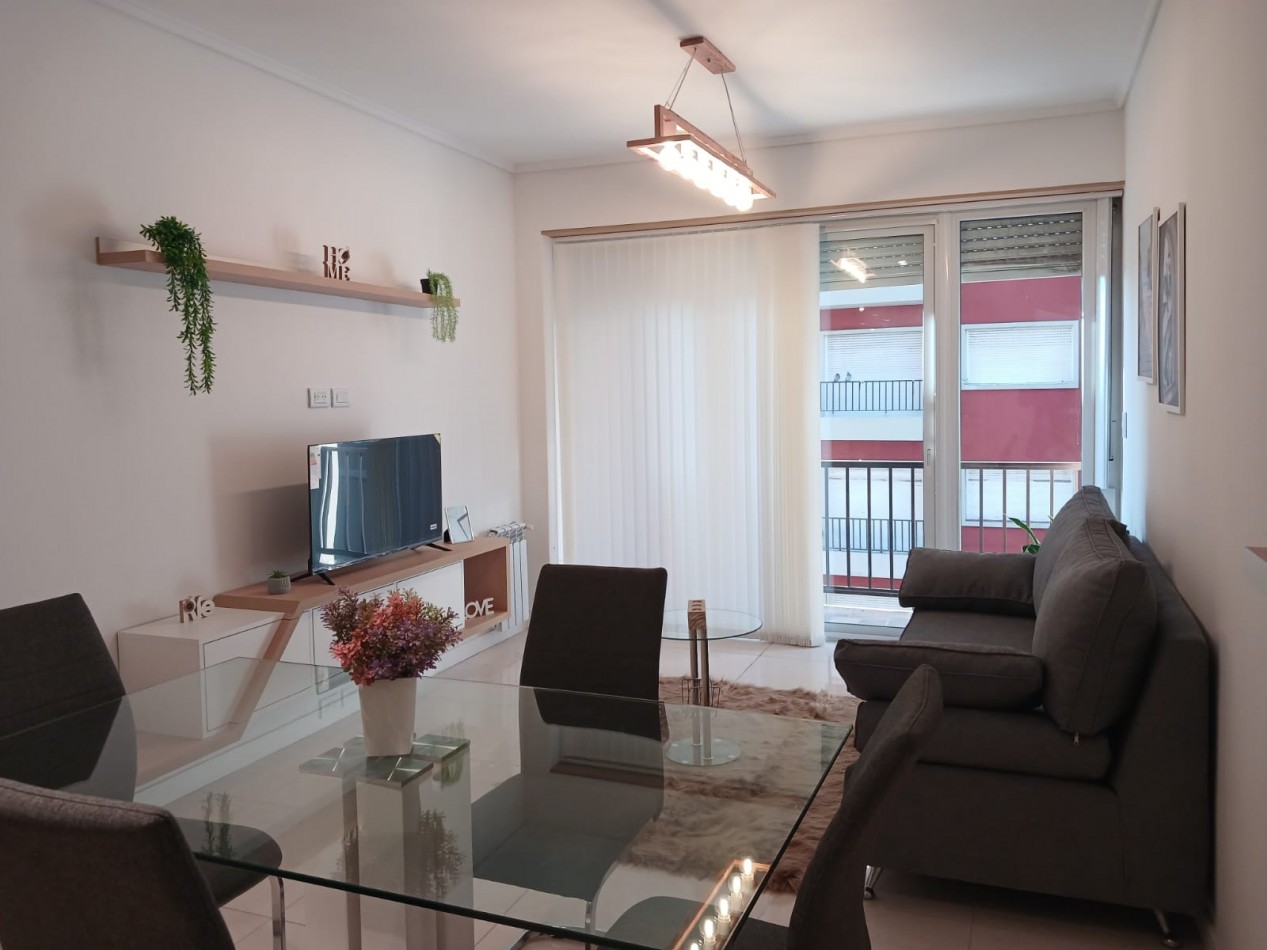 Venta Departamento 3 ambientes a la calle reciclado y amoblado, Plaza Colon 