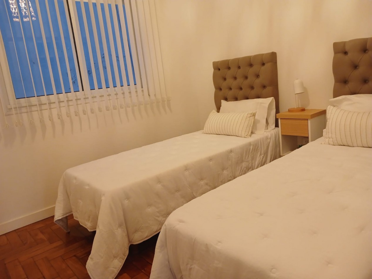 Venta Departamento 3 ambientes a la calle reciclado y amoblado, Plaza Colon 