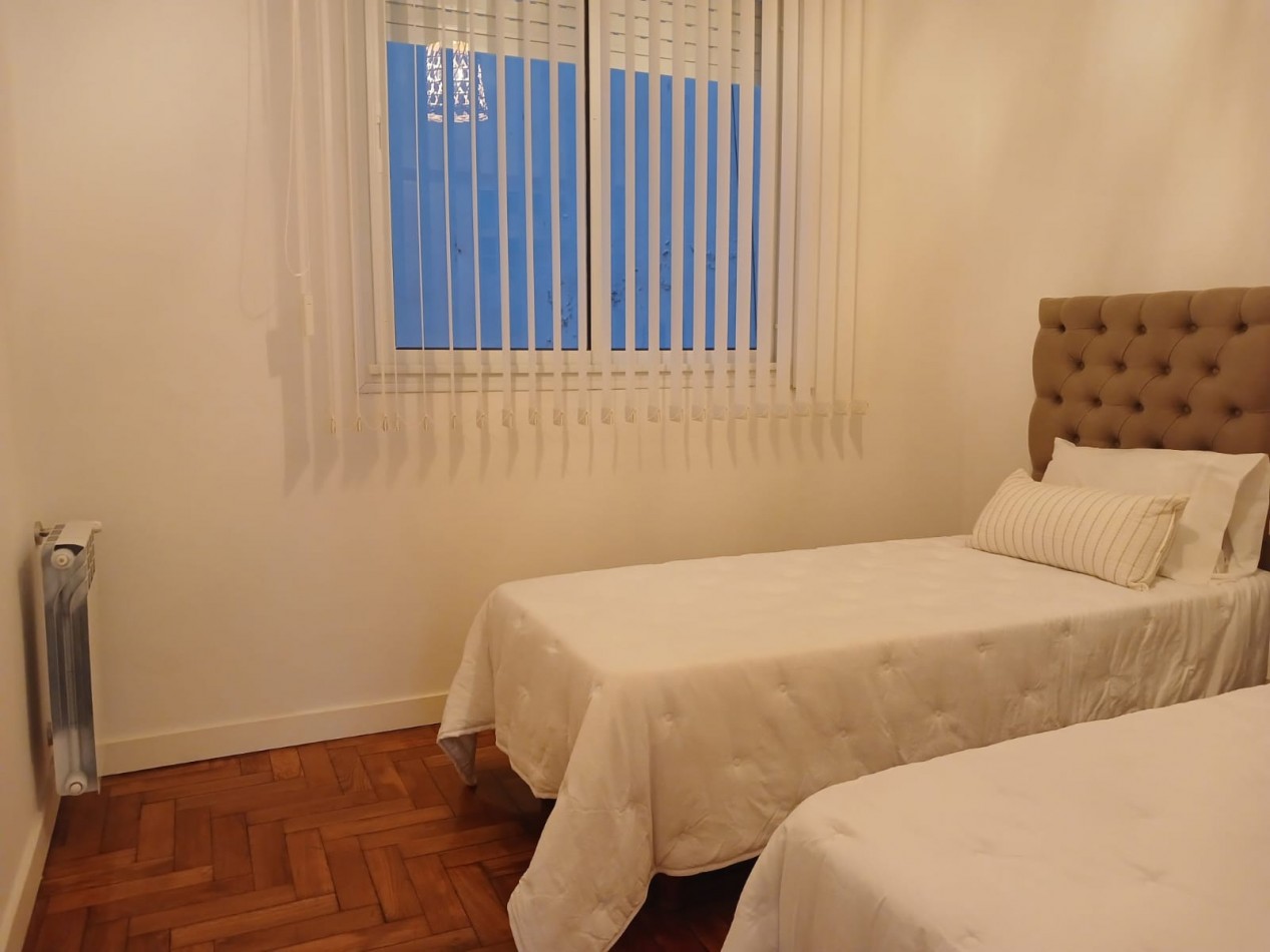 Venta Departamento 3 ambientes a la calle reciclado y amoblado, Plaza Colon 