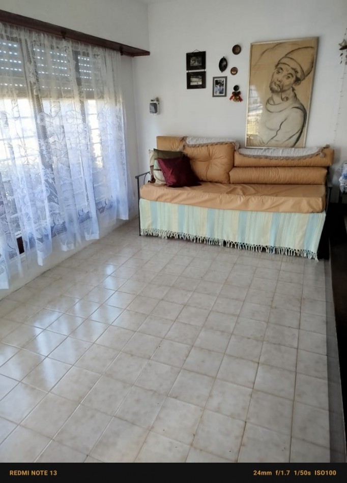 Casa 3 ambientes con garage y parque ----- Apta Credito