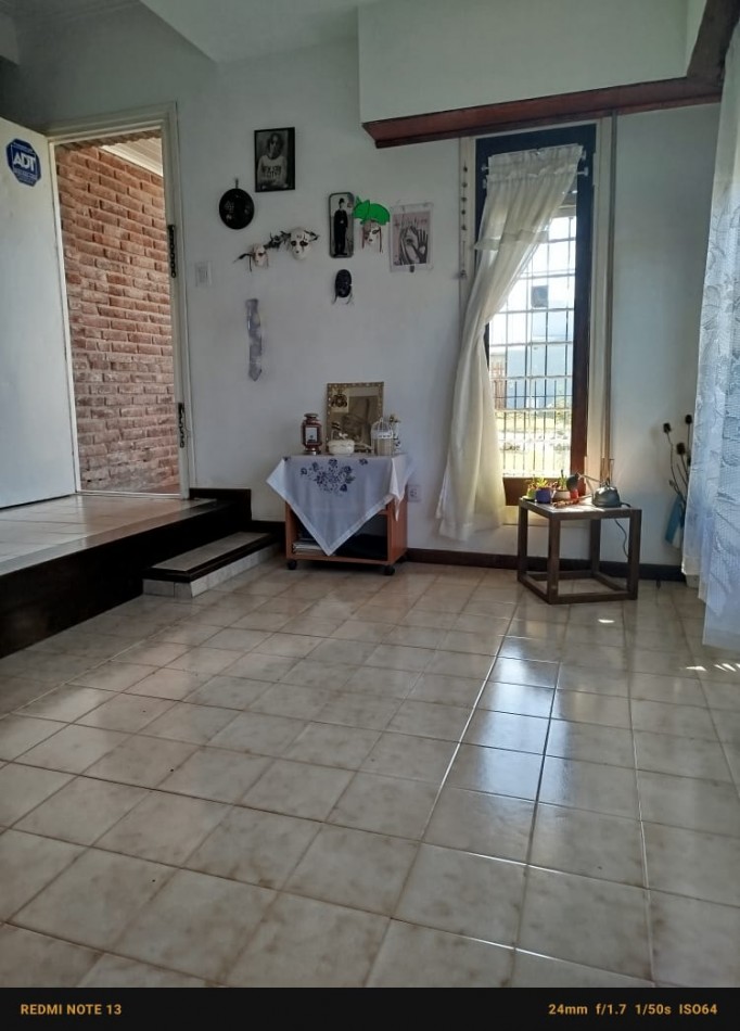 Casa 3 ambientes con garage y parque ----- Apta Credito