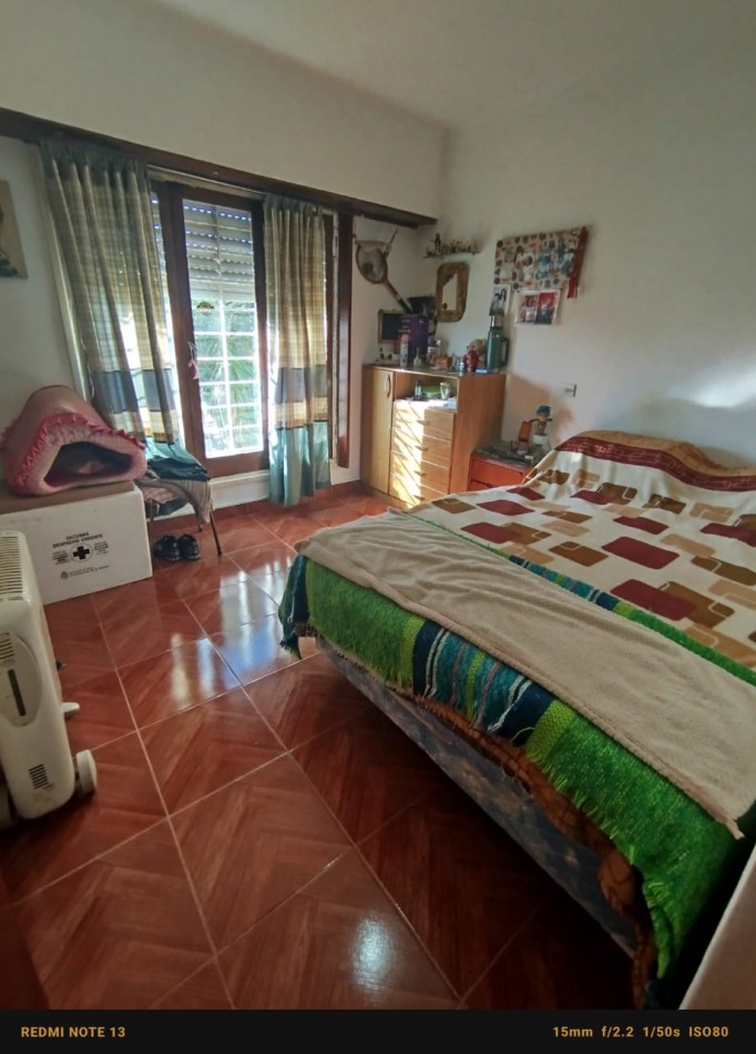 Casa 3 ambientes con garage y parque ----- Apta Credito
