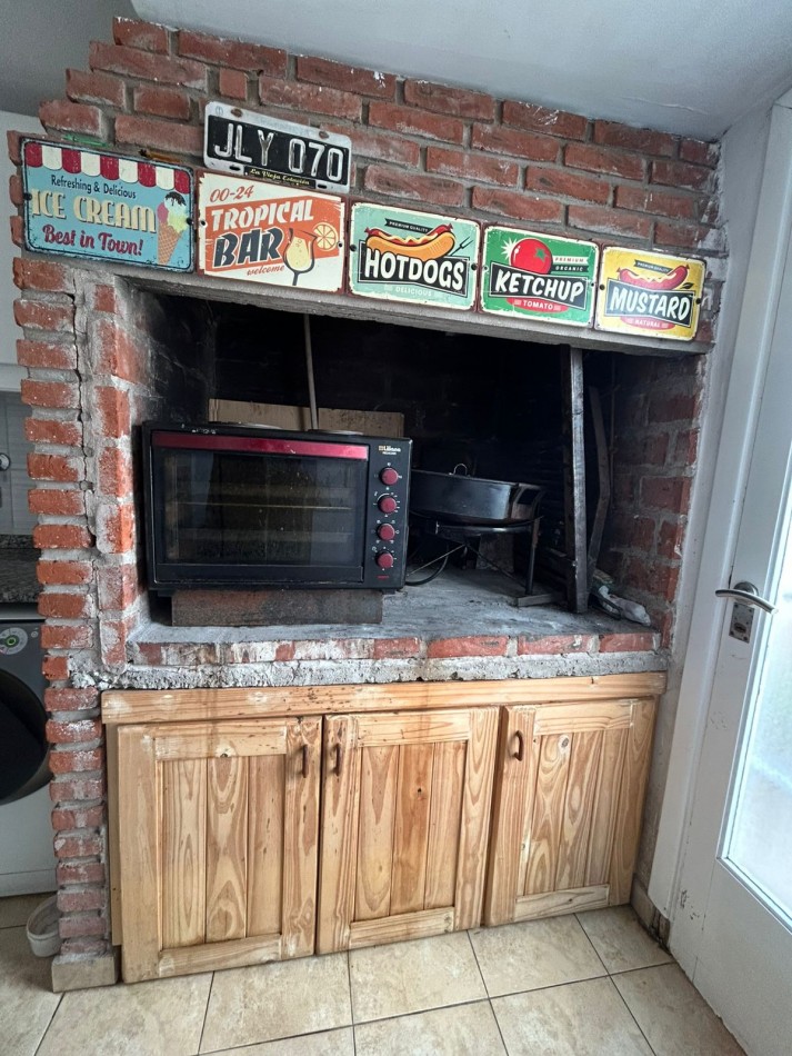 PH 4 AMBIENTES CON DEPENDENCIA Y PATIO TOTALMENTE RECICLADO.