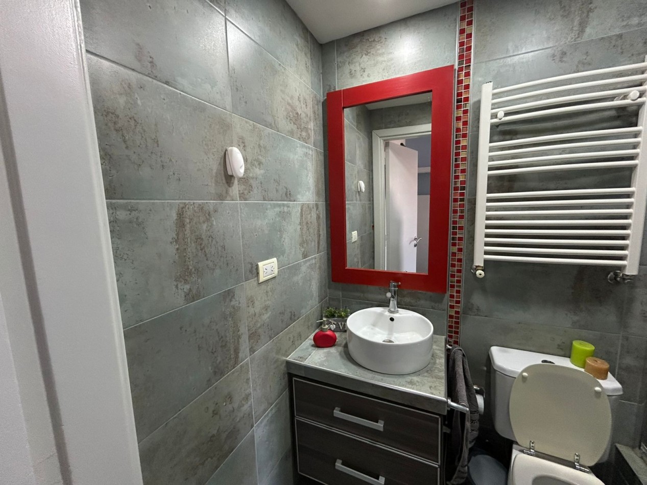 PH 4 AMBIENTES CON DEPENDENCIA Y PATIO TOTALMENTE RECICLADO.
