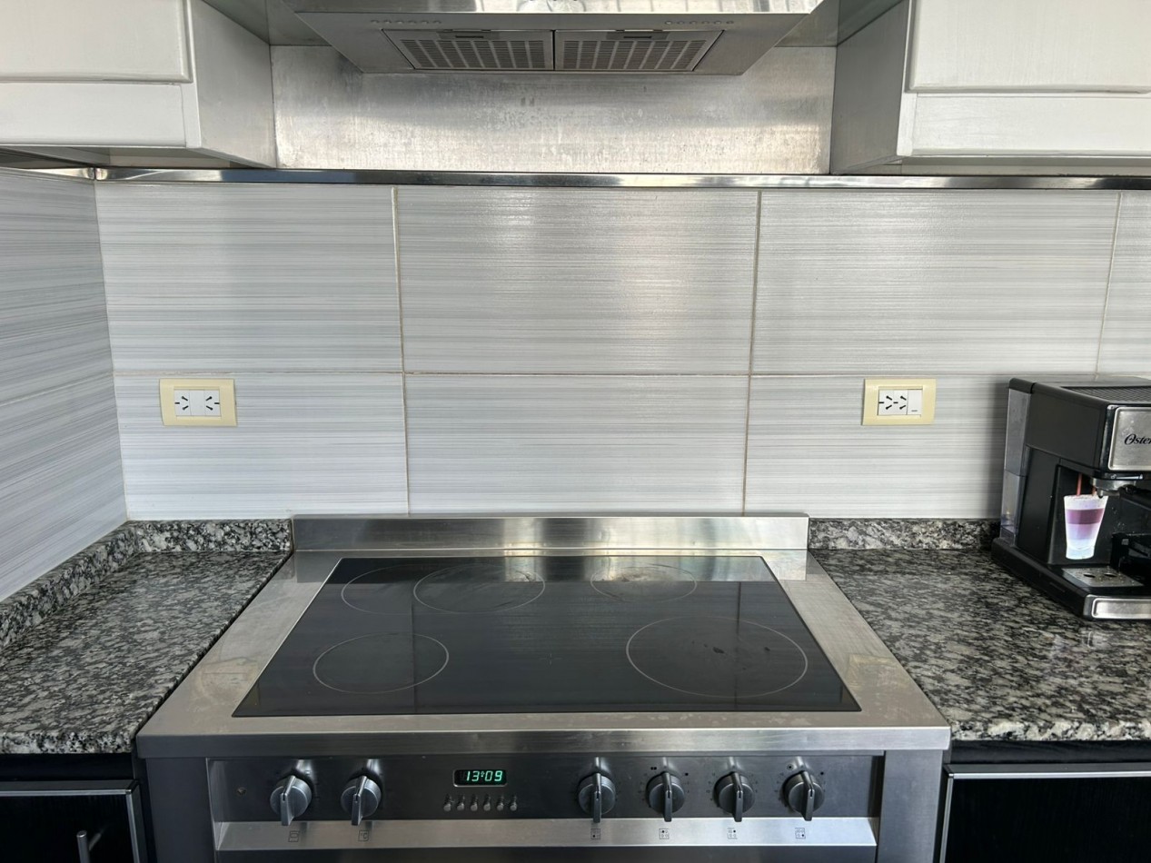 PH 4 AMBIENTES CON DEPENDENCIA Y PATIO TOTALMENTE RECICLADO.