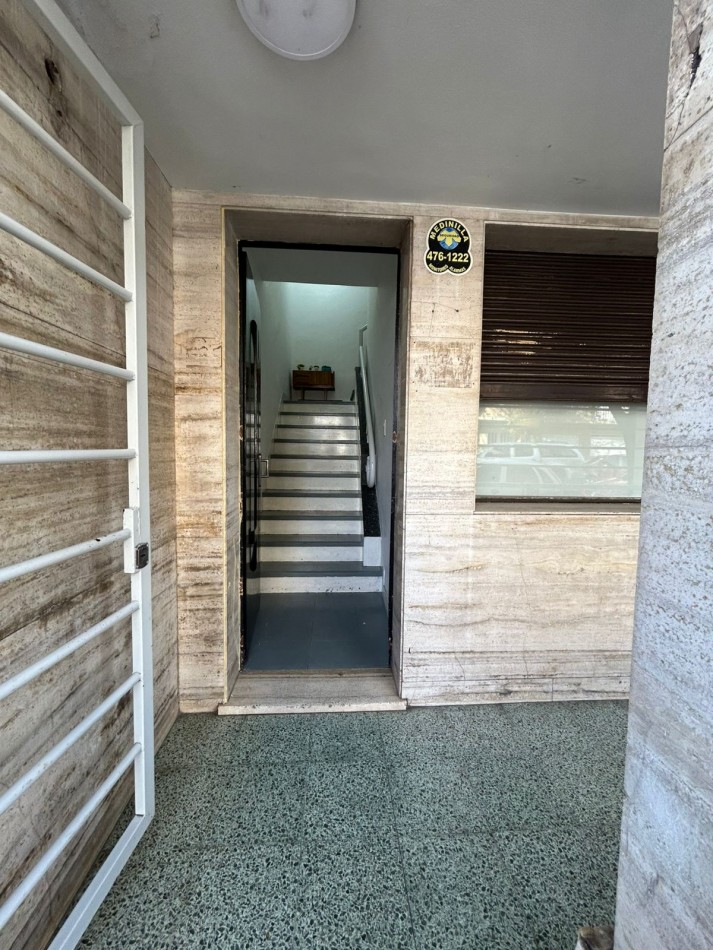 PH 4 AMBIENTES CON DEPENDENCIA Y PATIO TOTALMENTE RECICLADO.